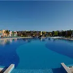 Apartman Charming Orada 2-bedroom Duplex With Shared Pool Sleeps 6